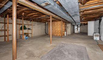 3 Springwood Manor Dr, Albany, NY 12211