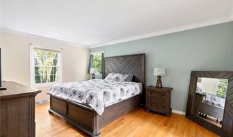 925 Sandin Rd, Akron, OH 44333