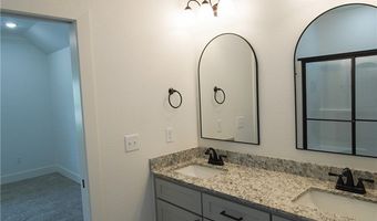 8 McDole Ln, Bella Vista, AR 72715