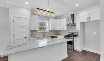 512 Seaman Ave, Beachwood, NJ 08722