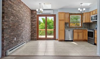 7 Hemlock Ln, Albany, NY 12208