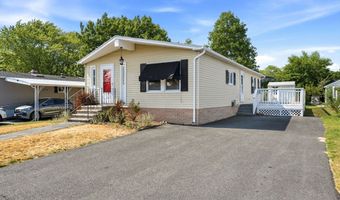 3 Queens Rd 211, Attleboro, MA 02703