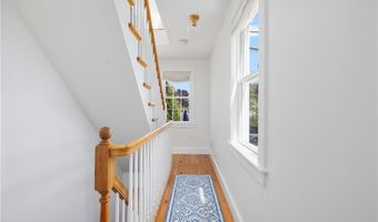 5 Tews Ct, Newport, RI 02840