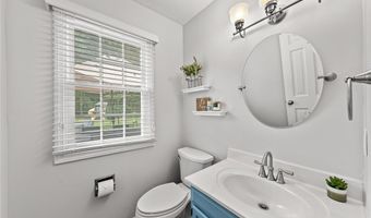 390 Willard Rd, Aurora, OH 44202