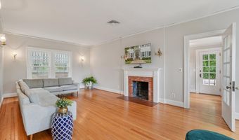 1805 ARMY NAVY Dr, Arlington, VA 22202