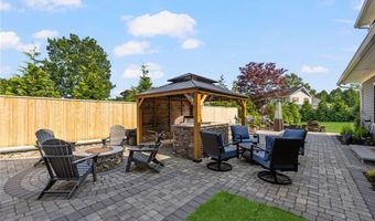 3 Oak St, Middletown, RI 02842