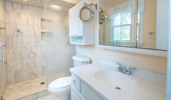 153 12th St, Belford, NJ 07718