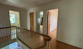 4 Noonan Ln, Albany, NY 12209
