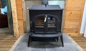 6 Maple Dr, Abbot, ME 04406