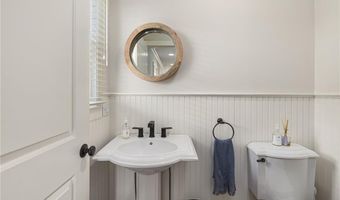 44 Tuckerman Ave, Middletown, RI 02842