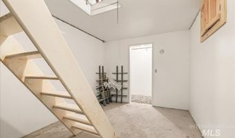 9734 Moore Dr, Cascade, ID 83611