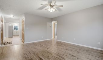626 Willow Dr, Aberdeen, SD 57401