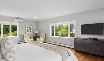 1 Harborview Dr, Newport, RI 02840