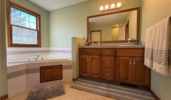 251 Kingston Dr, Aurora, OH 44202