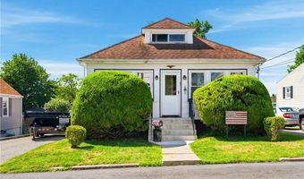 29 E Earle St, Cumberland, RI 02864