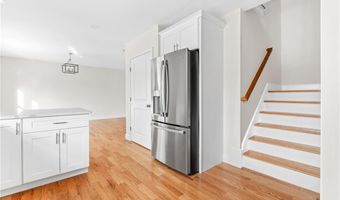 72 Wilbur Rd, Lincoln, RI 02865