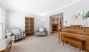 1008 Westrun Dr, Ballwin, MO 63021