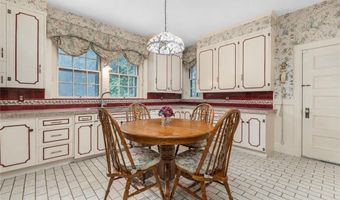 360 RUMSTICK Rd, Barrington, RI 02806