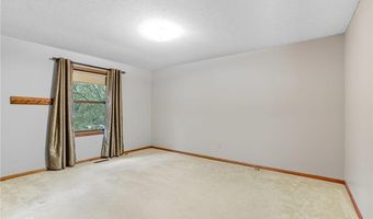 7454 Upper 24th St N, Oakdale, MN 55128