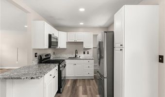 794 Robinhood Dr, Aurora, OH 44202