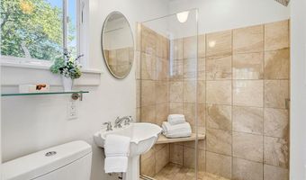 84 Rodman St, Narragansett, RI 02882