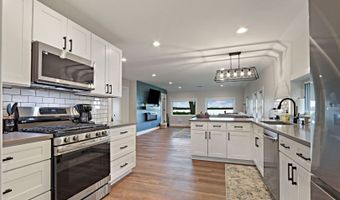 39225 N Shore Ave, Antioch, IL 60002