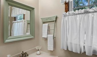 1724 Chatham Ave, Arden Hills, MN 55112