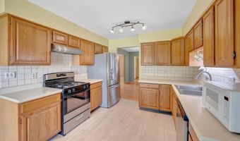 721 Brentwood Ct, Algonquin, IL 60102