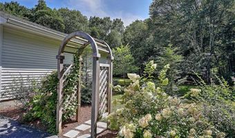 138 Jenckes Hill Rd, Lincoln, RI 02865