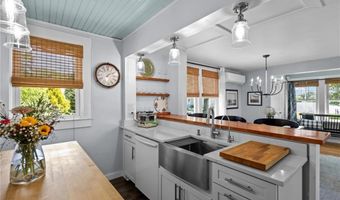 39 Sunset Dr, Barrington, RI 02806