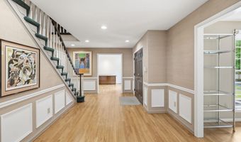 7556 PEPPERELL Dr, Bethesda, MD 20817