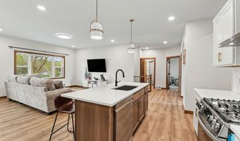 1001 S Moonlight Cir, Brandon, SD 57005