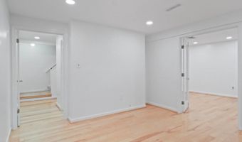 8463 MONARCH Ct, Annandale, VA 22003