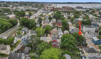 43 Poplar St, Newport, RI 02840
