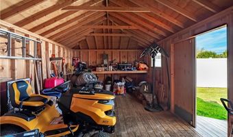 658 Nicole Dr, Amherst, OH 44001