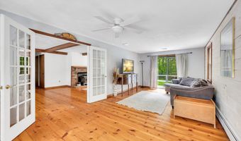 21 Quarry Rd, Branford, CT 06405
