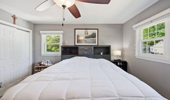 575 Garfield Ave, Belford, NJ 07718