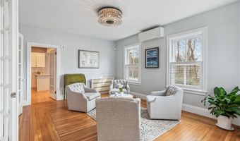 101 County Rd, Barrington, RI 02806