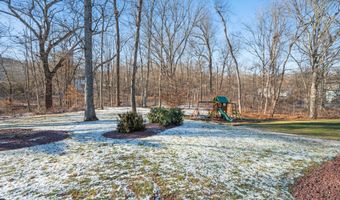 8 Summer Brook Ln, Cromwell, CT 06416