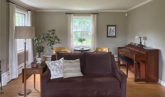 9 South Dr, Middletown, RI 02842