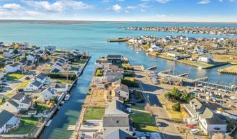 38 Berger Ave, Amityville, NY 11701