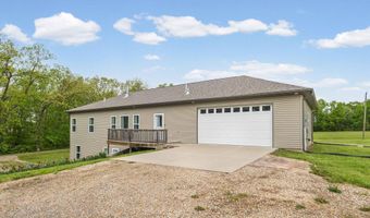 5704 County Road 262, Auxvasse, MO 65231