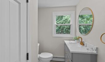 21 Hope Hill Ter, Cranston, RI 02921