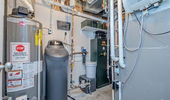 2203 NW Lakeside Ct, Ankeny, IA 50023