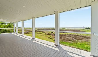 5004 Oak St, Bay St. Louis, MS 39520