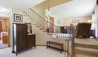825 Queenswood Ct, Indianapolis, IN 46217