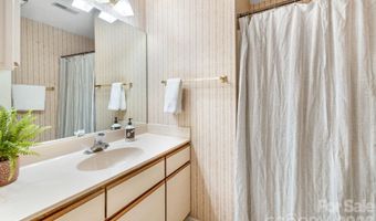 2604 Vineyard Blvd, Asheville, NC 28805