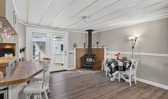 21986 LAUREL Ave, Aurora, OR 97002