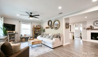 4014 Larkspur Ln, Charlotte, NC 28205