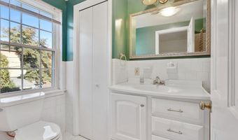 24 E HAMBURG St, Baltimore, MD 21230